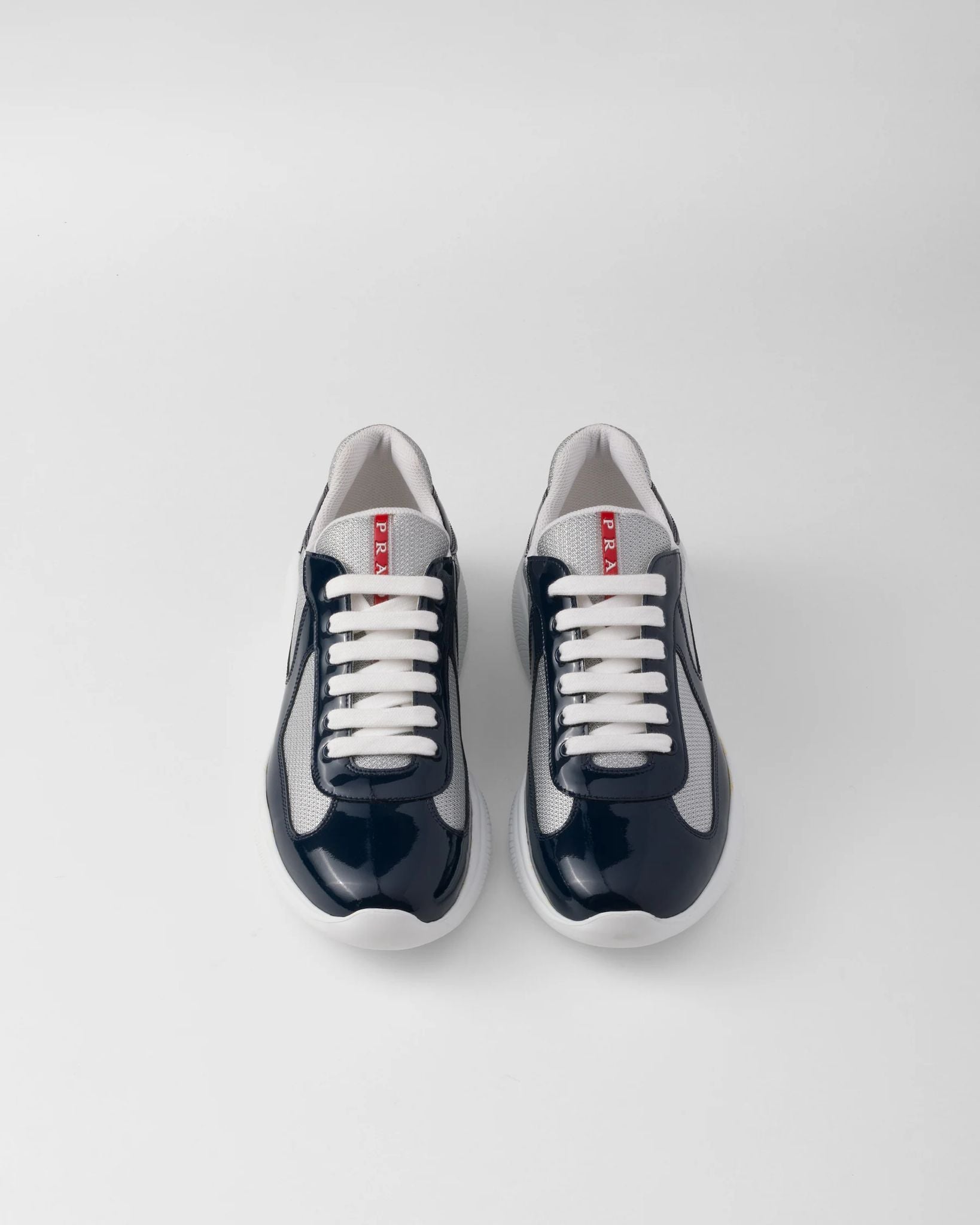 sneakers bleu marine dessus