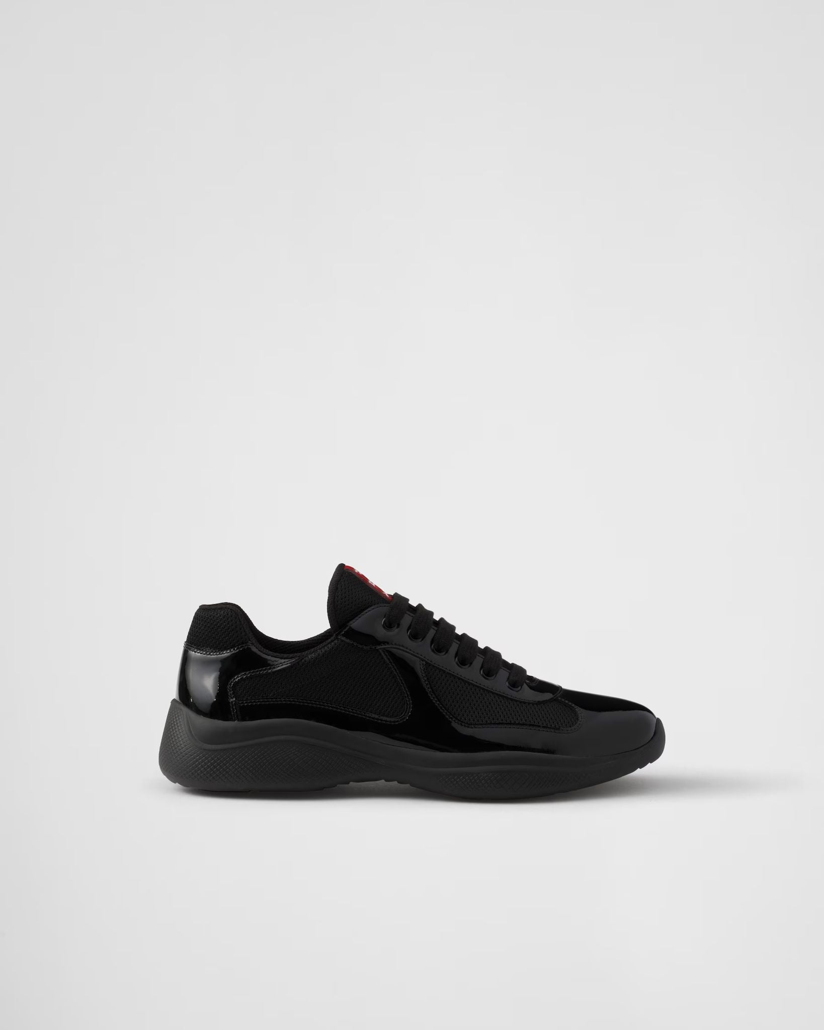 sneakers noir profil