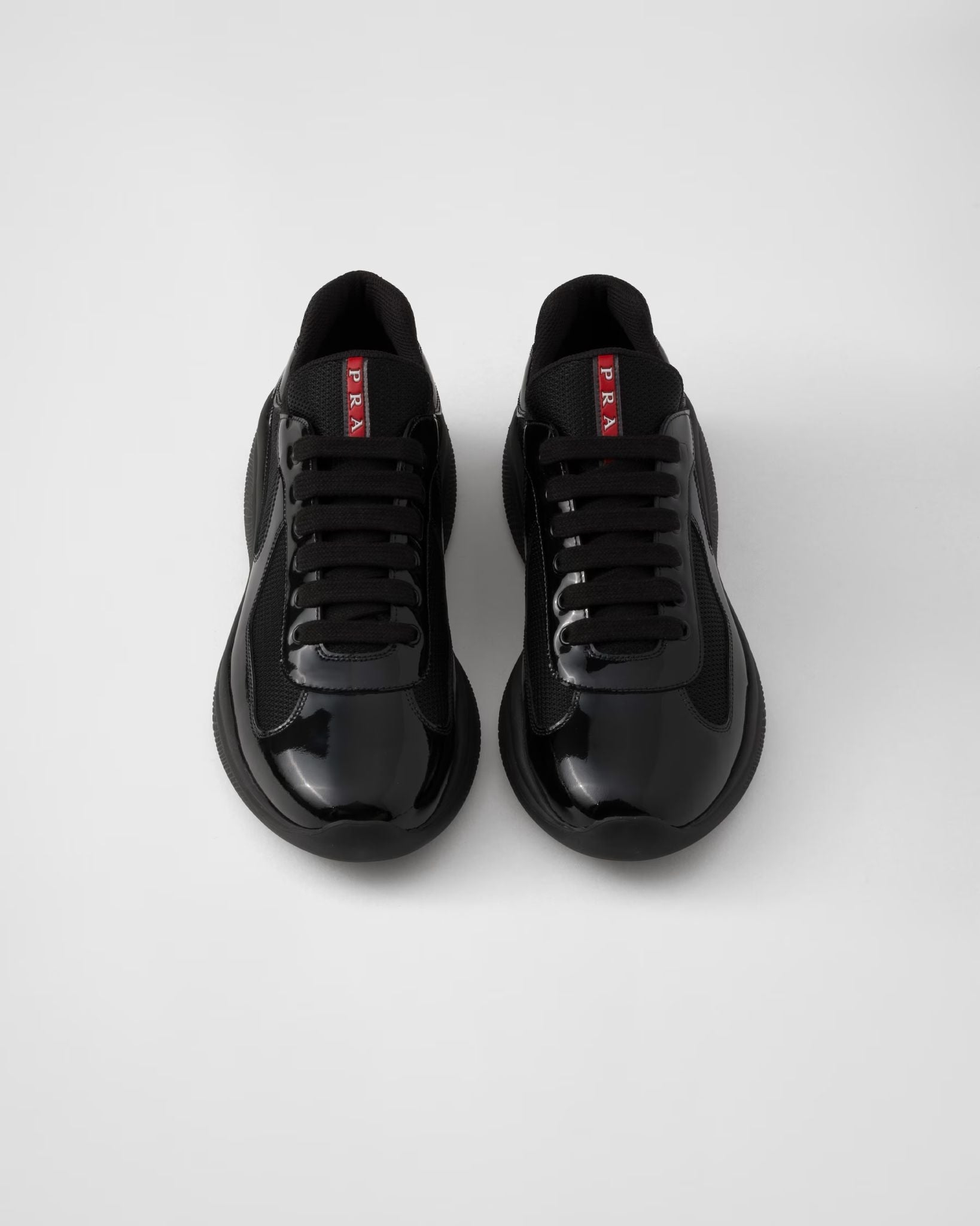 sneakers noir dessus