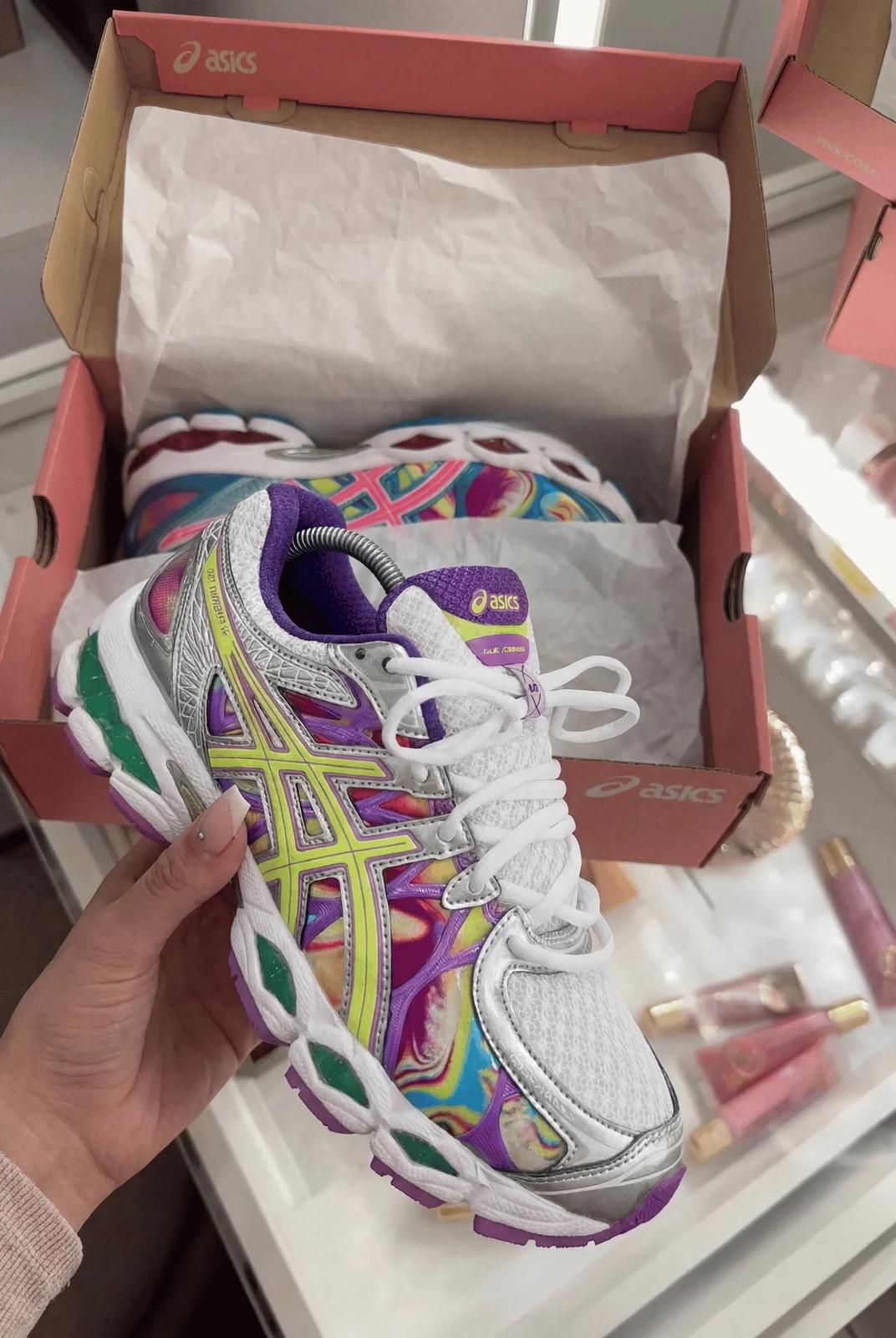 Avis client avec paire silver violet en main